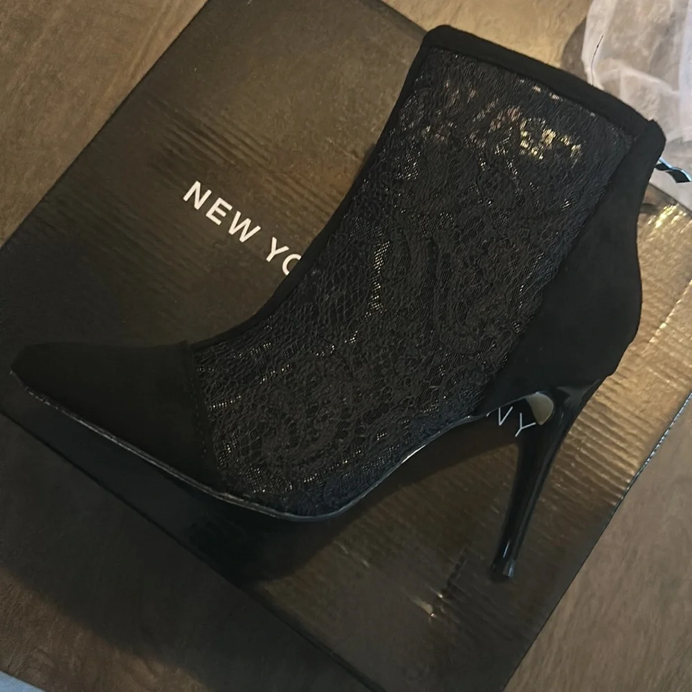 NWT New York & company Bria Lace Bootie size 7